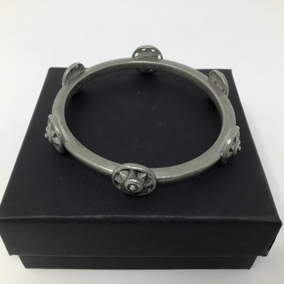 Ben-Amun Pewter 6 Star Flower Station Bracelet - Picture 2 of 11
